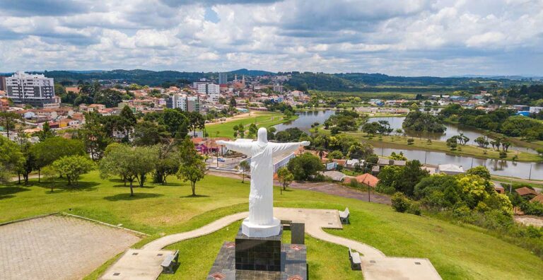 Conheça Castro, uma cidade turística e acolhedora