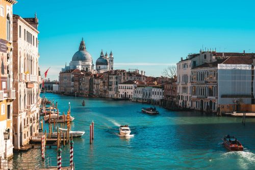 alexandru-lauren-iu-birsan-yoWKNKt8FYw-unsplash