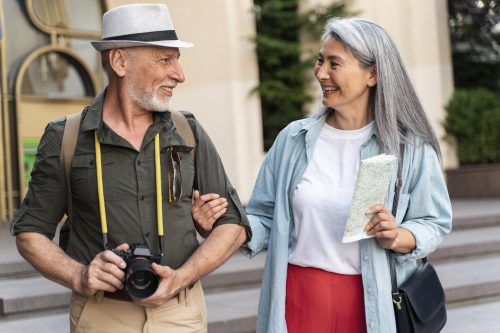 medium-shot-senior-couple-with-map